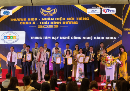 Nhận giải: “NHÃN HIỆU - THƯƠNG HIỆU NỔI TIẾNG CHÂU Á - THÁI BÌNH DƯƠNG 2023